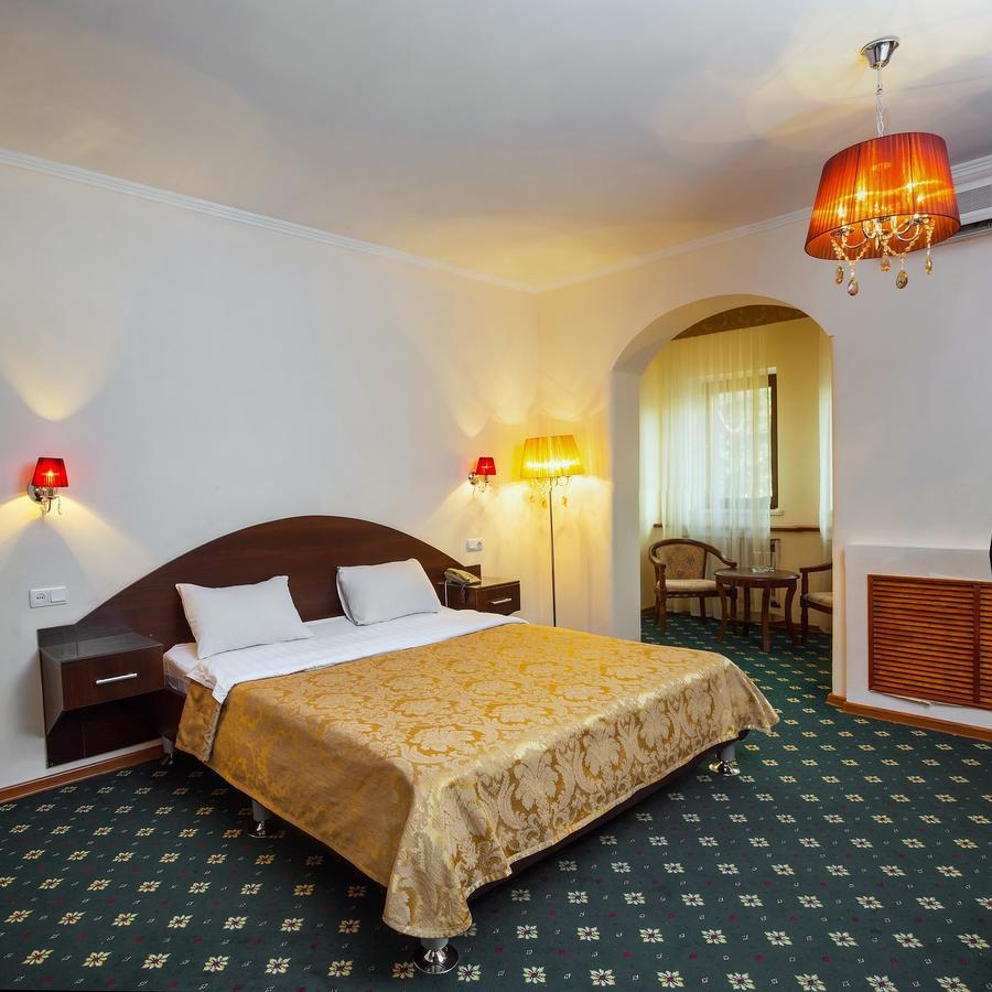 Stary Melnik Hotel Алмати Екстер'єр фото