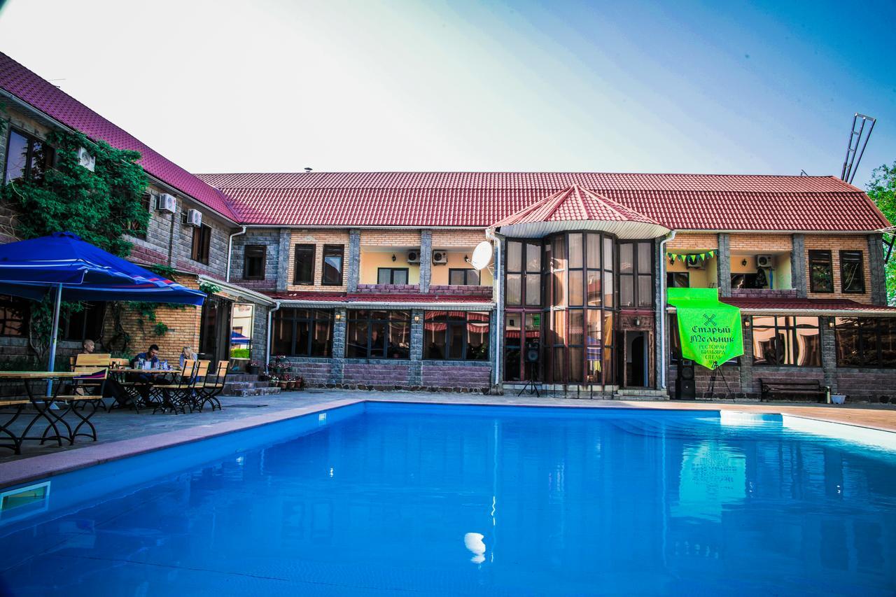 Stary Melnik Hotel Алмати Екстер'єр фото