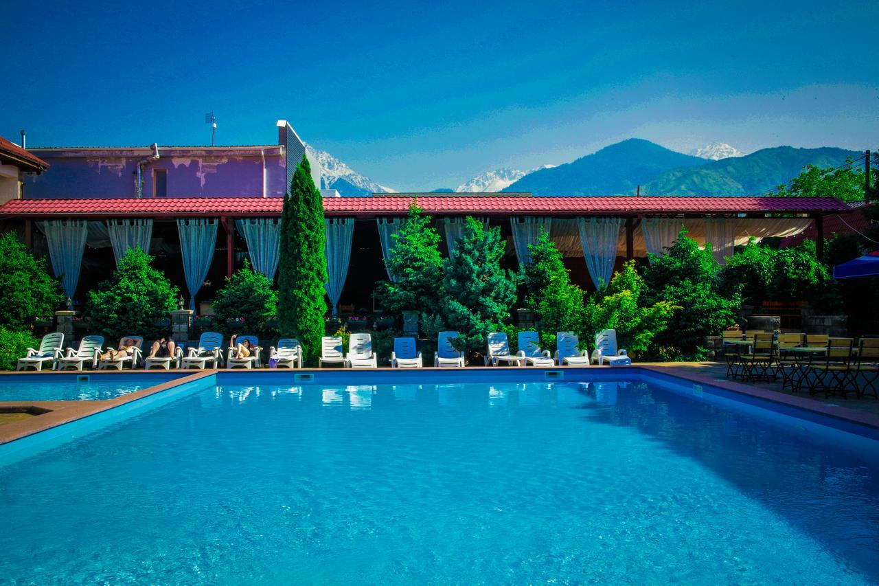Stary Melnik Hotel Алмати Екстер'єр фото